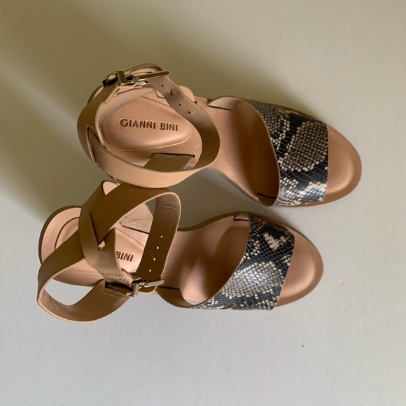 Snake print block heel sandals - Picture 3 of 5